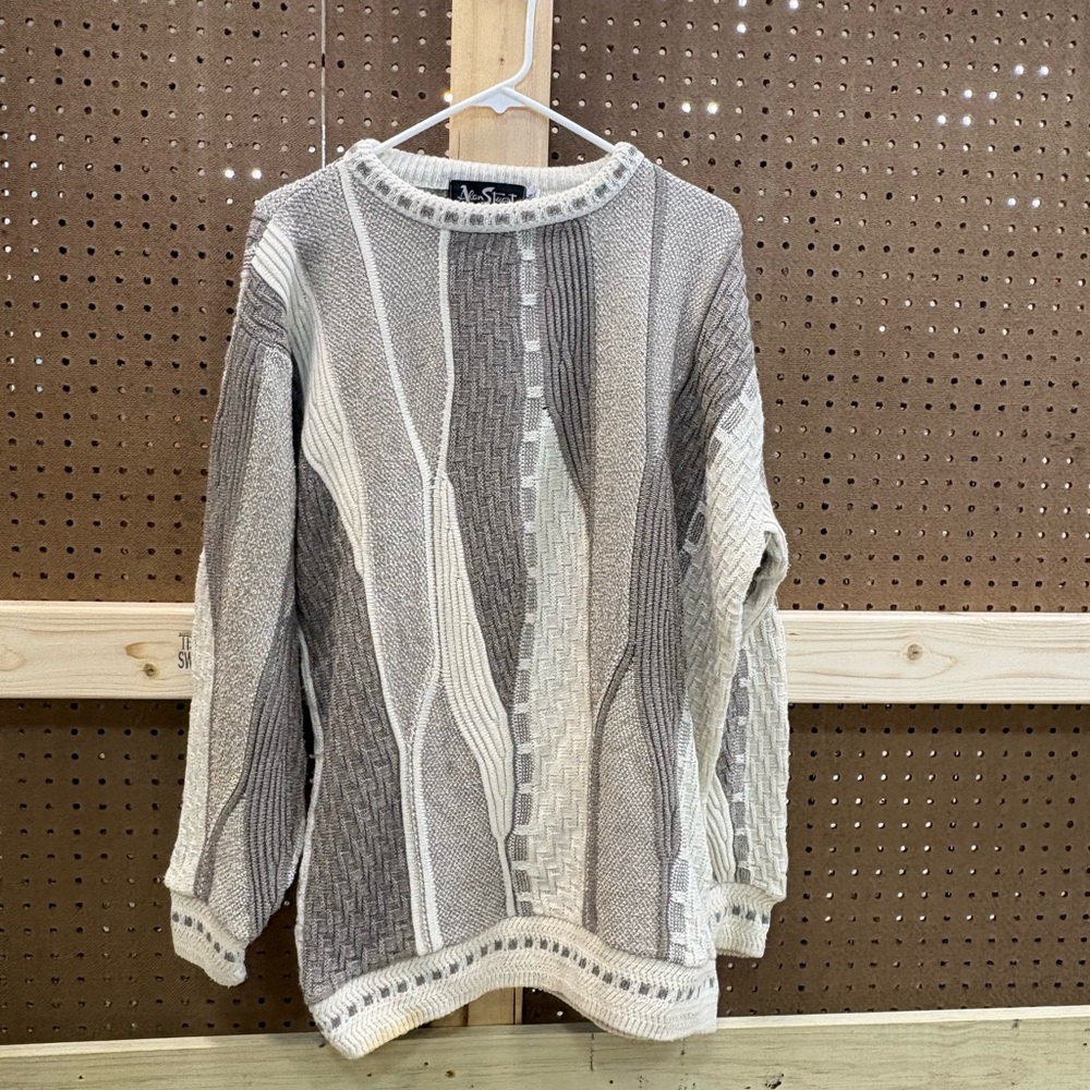 ITEM#58 men’s alan stuard 3D Knit Coogi Style Sweater size XL 
24x28